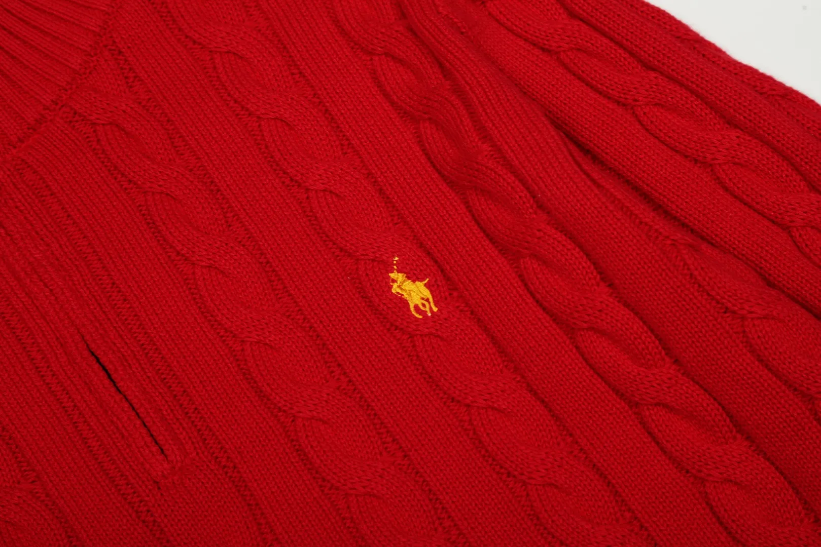 P250 Top quality" Style number: DS014# (not off the shelves all year round) [Ralph Lauren half-zip solid color pony embroidery logo twist knitted sweater] ✅Ralph Lauren half-zip classic basic versatile unisex couple pullover sweater ✅Main supplier platform live broadcast Wholesale entity Replenish when out of stock Not off the shelf ✅ZP quality 1:1 version Scan the code to enter the GF website Counter quality ✅Detailed quality The only one in Guangzhou Imported quality cotton yarn, focusing on high-end, cost-effective, good quality needless to say ✅The version is restored to the original order, the maximum size can be worn up to 200 pounds, loose, comfortable and stress-free ✅The upper body is simple and easy to match, ootd must-have style, good-looking clothes are never picky, a must-have wardrobe recommendation Size: S-XL Color: Navy blue milk white black pure white gray khaki light blue yellow pink olive green red blue label red gold label
